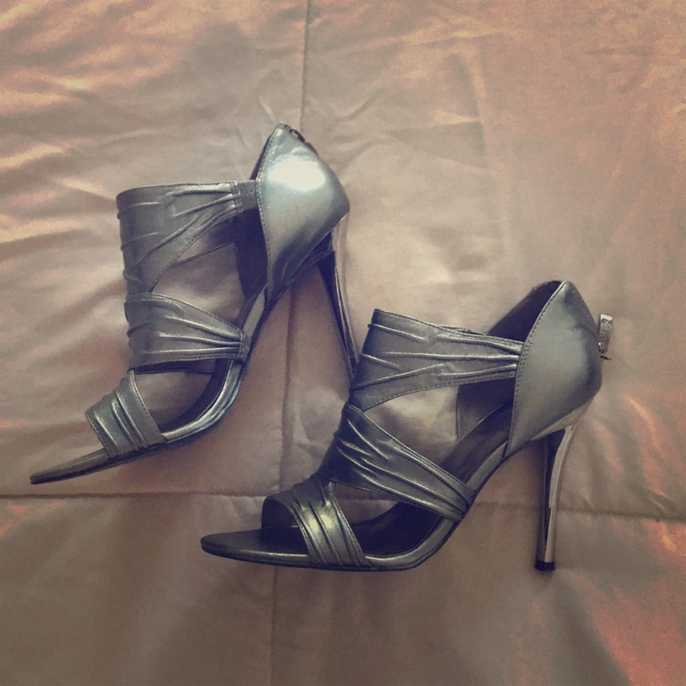 Guess strappy heels/ silver